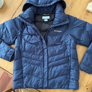 Women’s medium Columbia Peak to Park insulated warm winter jacket.